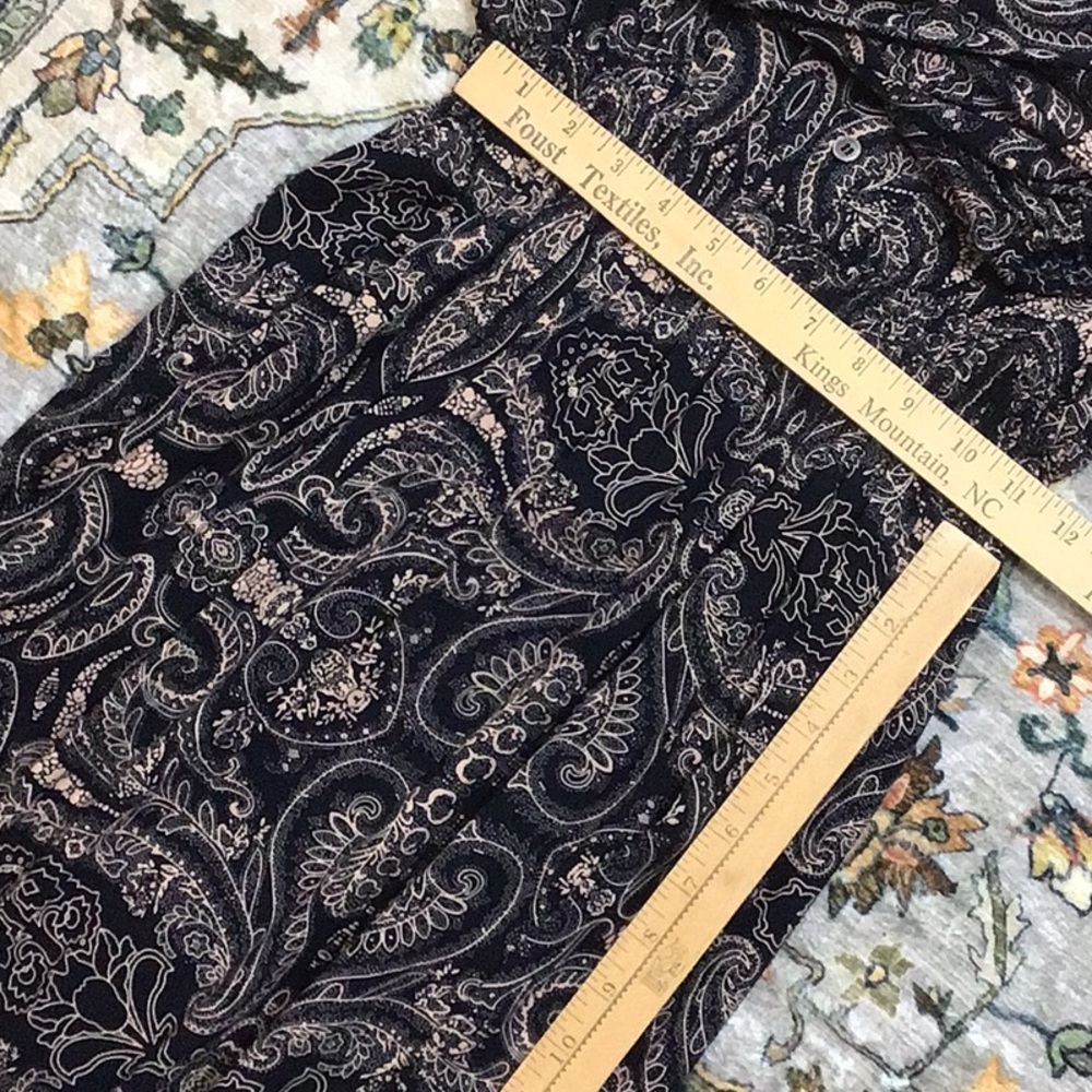 🆕 Francesca’s Black Tan Paisley Lightweight Split Hem Sz.L Maxi Dress - Picture 6 of 10